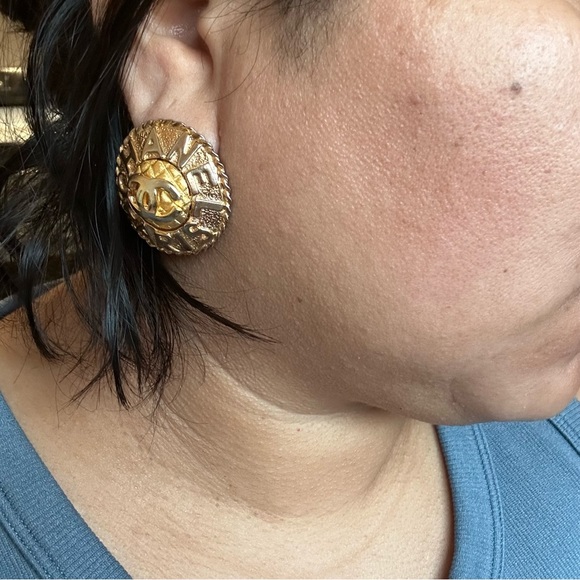 Vintage Gold CC Quilted and Lettered Clip-On Earrings - Picture 4 of 11